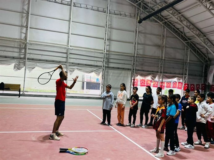 Türkiye Tenis Federasyonu Spora Yönlendirme Etkinlikleri Gaziantep'te Devam Ediyor...